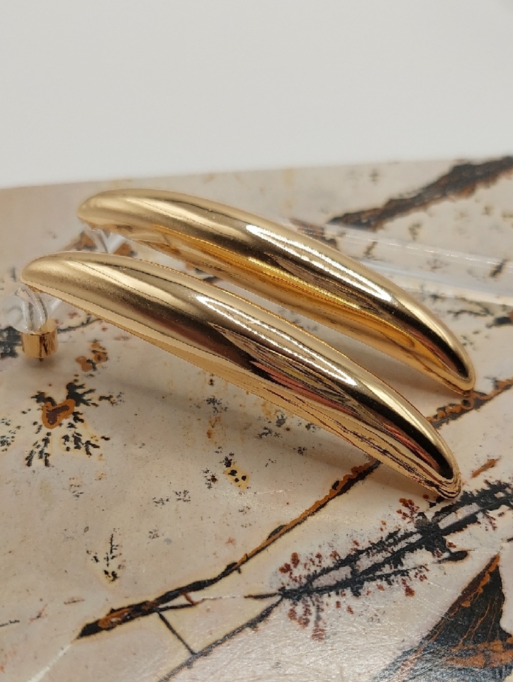 1990's Goldtone Curved Hoop Pierced Earrings - Women Jewelry